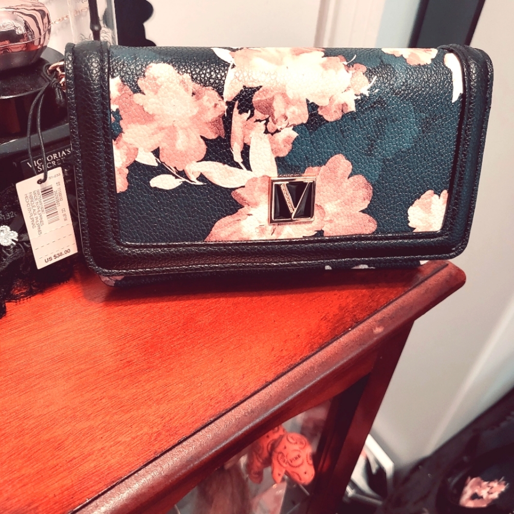 Victoria's secret clutch NWT
